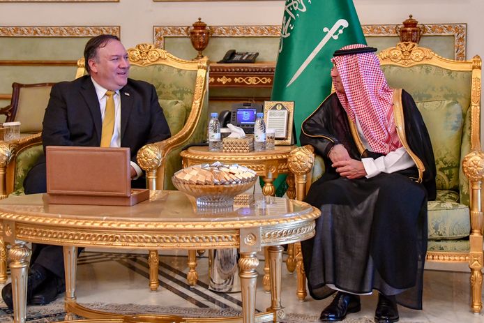 Amerikaanse minister van Buitenlandse Zaken Mike Pompeo met zijn Saoedisch ambtsgenoot Adel al-Jubeir.