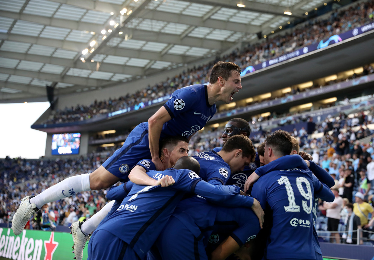 Chelsea's Kai Havertz viert met zijn ploeggenoten de openingstreffer in de finale van de Champions League  tegen Manchester City.
 Beeld AP