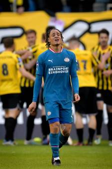 Vitesse begraaft titelkansen PSV: ‘We hebben met energie het kwaliteitsverschil weggepoetst’