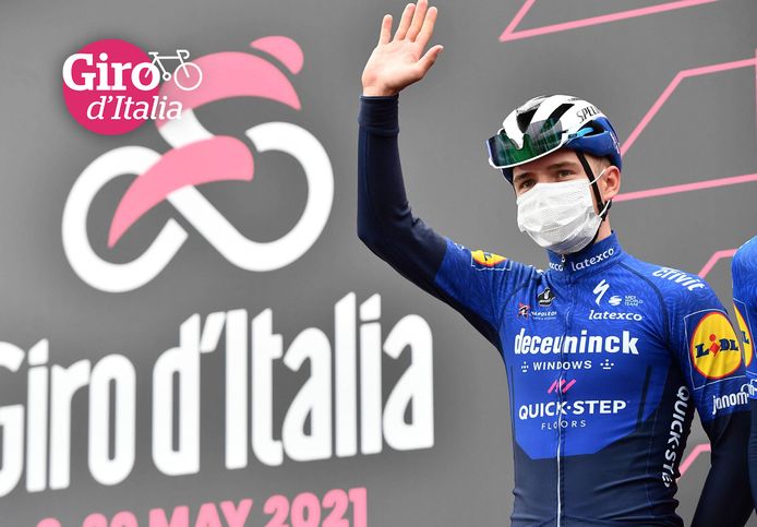 Evenepoel in de Giro van 2021, mét mondmasker als maatregel tegen het coronavirus.