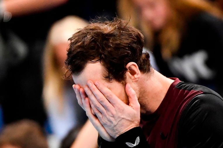 Andy Murray reageert geëmotioneerd na het winnen van het ATP-toernooi in Antwerpen. Beeld AFP