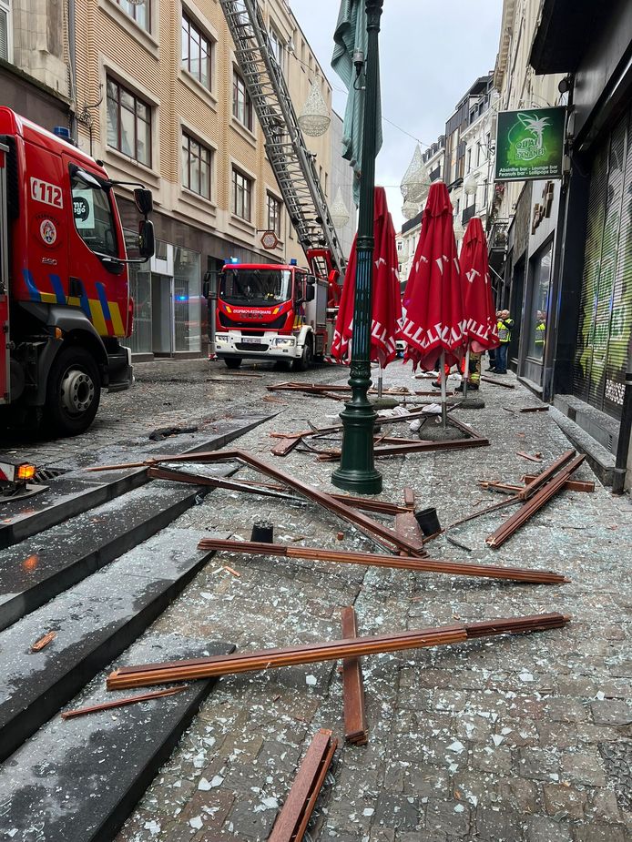 De schade is aanzienlijk in de Streenstraat in Brussel na de gasontploffing.