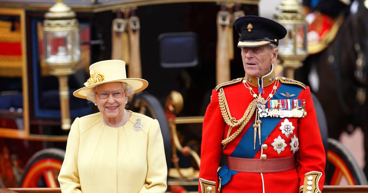 Королева Елизавета впервые за 70 лет не получит почетного салюта во время Trooping the Colour |  шоу-бизнес