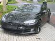 Schade aan een Tesla na een ongeluk in Nijverdal.