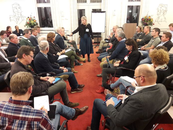 PGB-raadslid Marieke Moorman leidde het raadsforum over de Gebiedsvisie bedrijventerrein noordzijde Nijverheidsweg en omgeving