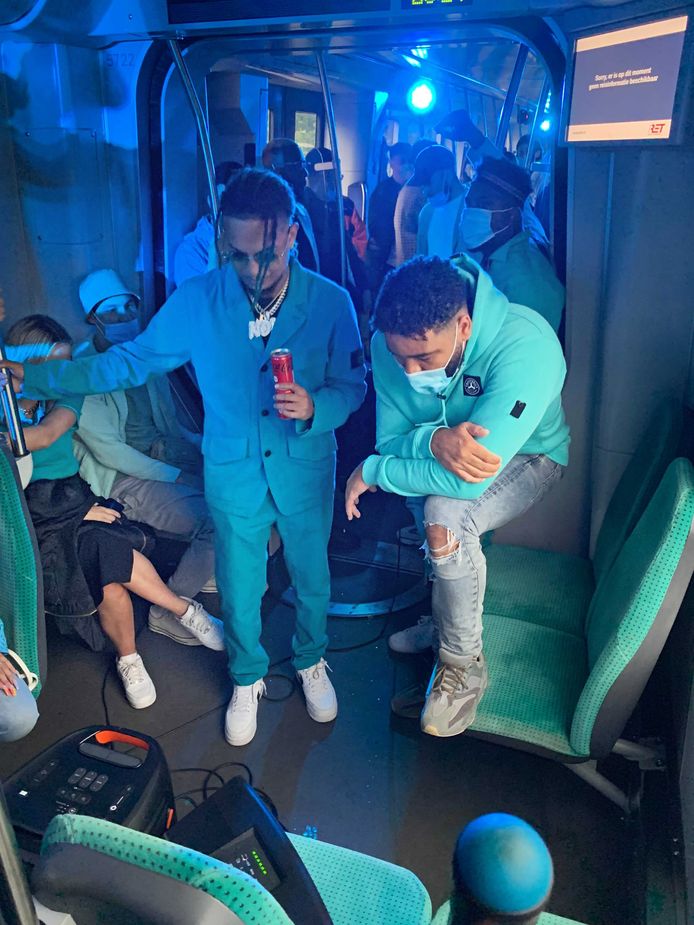 Ronnie Flex wordt voor de tweede keer vader, nu met zijn partner Demi de Boer, die in verwachting is van een meisje.