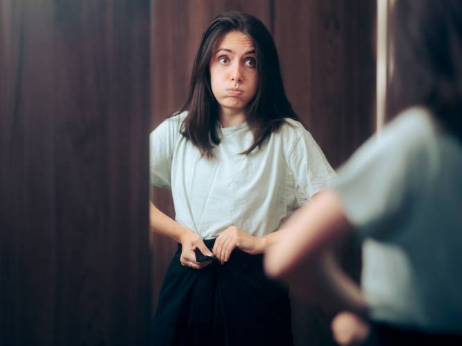 “Je buik intrekken is niet zonder gevolgen voor je gezondheid”: kinesist waarschuwt voor vervelende bijwerkingen