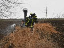 Schoorsteenbrand in woning met rieten dak in Andel