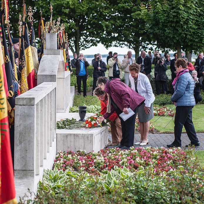 Herdenking ramp met Rhenus 127 in Willemstad: 'Mijn vader zat op dat ...