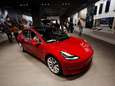 VIDEO. Tesla maakt nu écht Model 3 van 35.000 dollar en verkoopt wagen via internet