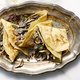 Knapperig en zout: crêpe met paddenstoelenvulling & pecannoten