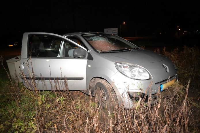 Een automobilist is zondagavond rond 18.00 uit de bocht gevlogen op de Breedschotsestraat in Rijsbergen.