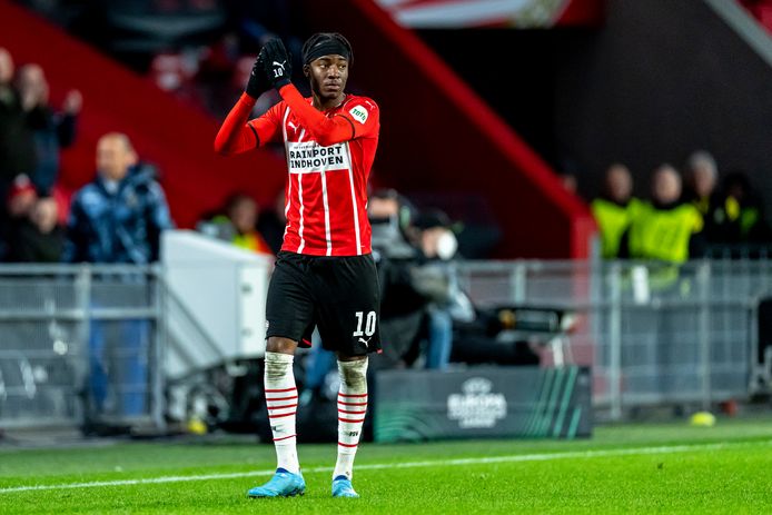 Noni Madueke liet zich een aantal keren zien, maar was ook slordig voor het doel. Na een uur werd hij gewisseld.