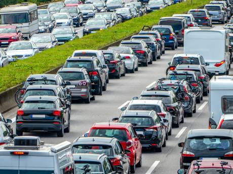 Strandgangers zorgen voor files richting kust