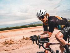 Hij doet het! Matthieu Bonne reageert op wereldrecord van 3.619 kilometer fietsen in 7 dagen: “Door slaaptekort begon ik te hallucineren”
