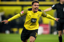 Donyell Malen is blij met zijn eerste Bundesligagoal voor Dortmund.