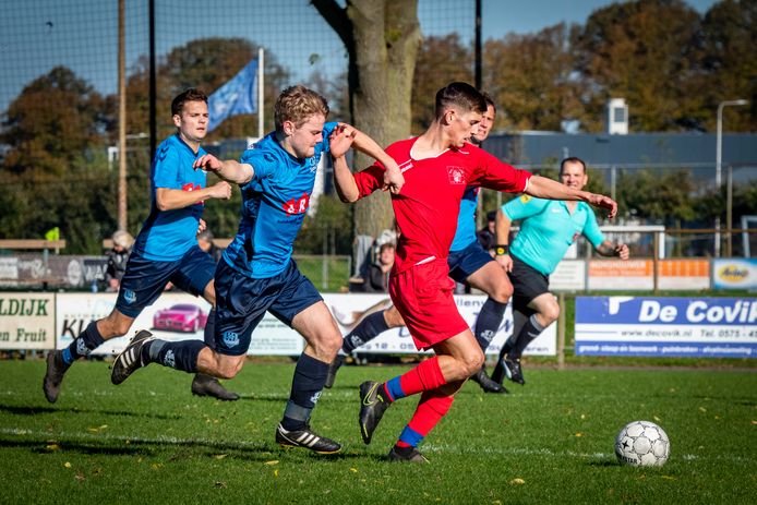 Basteom had in Loo een pittige tegenstander, maar in de blessuretijd kon het team uit Steenderen toch zegevieren.