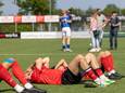 Lijden in tweevoud. Terwijl Hessel Berends wordt getroost omdat WVF de nacompetitie heeft gemist, verwerken de spelers van Be Quick'28 het feit dat ze nog degradatiewedstrijden moeten spelen.