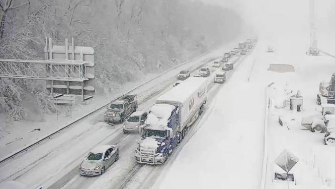 Des automobilistes américains bloqués sur l’autoroute par des températures glaciales