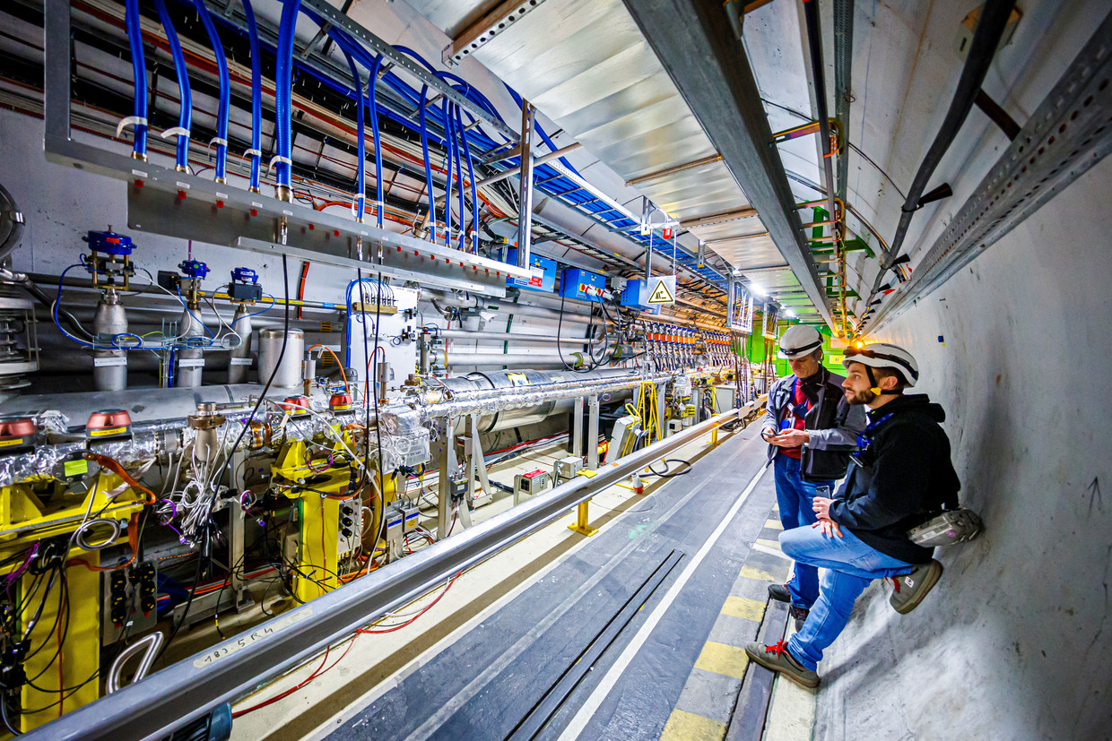 Een deel van de Large Hadron Collider, de 27 kilometer lange deeltjesversneller van het Cern in Genève waar in 2012 het higgsdeeltje werd ontdekt. Beeld VALENTIN FLAURAUD/AFP