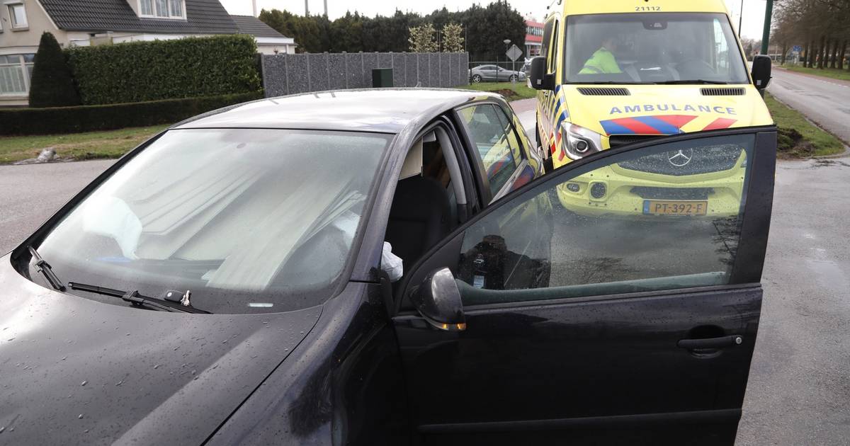 Automobilist heeft engeltje op schouder bij ongeval in Oss, lading in auto schuift over zijn hoofd.