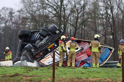 Vrachtwagen kantelt op de N18: weg rest van de dag dicht tussen Varsseveld en Enschede