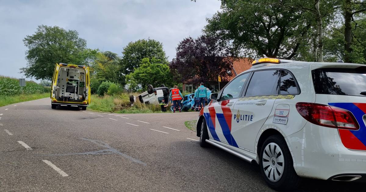 File na botsing tussen vijf autos bij Schipholtunnel, twee personen naar ziekenhuis.