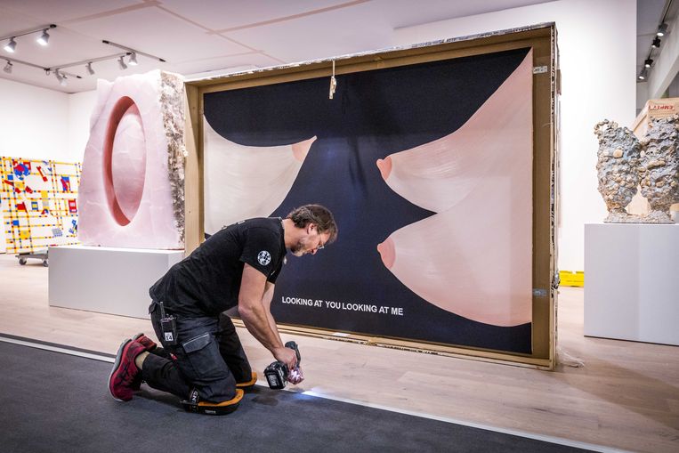 Op de kunst- en antiekbeurs Tefaf Maastricht worden de laatste voorbereidingen getroffen. De beurs in het MECC vindt plaats van 11 tot en met 19 maart. Beeld ANP