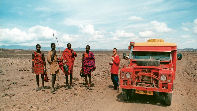 Emma Fischer in Kenia met Samburu. Beeld 
