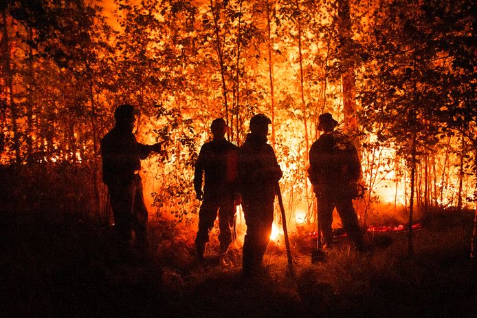 Brandweerlieden aan het werk in Kyuyorelyakh