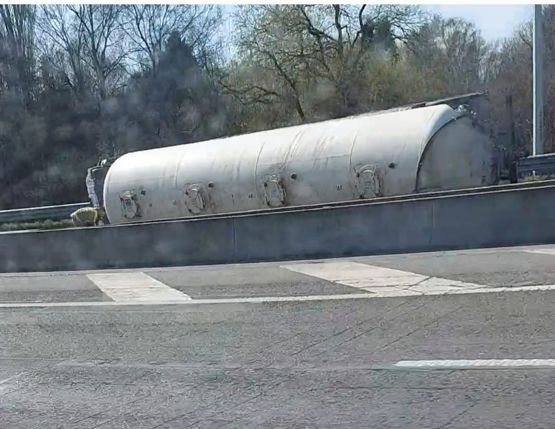 Gros accident sur l’autoroute à Charleroi “Le chauffeur a été