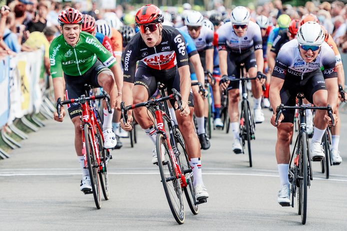 In Maldegem-Kleit won Jarne Van de Paar in een massasprint de slotrit van de Ronde van Oost-Vlaanderen voor beloften.