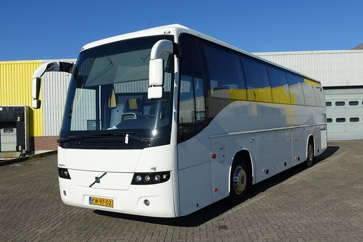 Een van de elf Volvo-bussen die op dit moment worden geveild.
