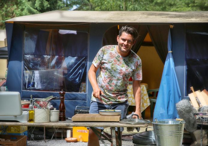 Vorige zomer reisde Jeroen met zijn mobiele keuken naar drie Vlaamse trekpleisters: het Zilvermeer in Mol, de Ardennen en de Belgische kust.