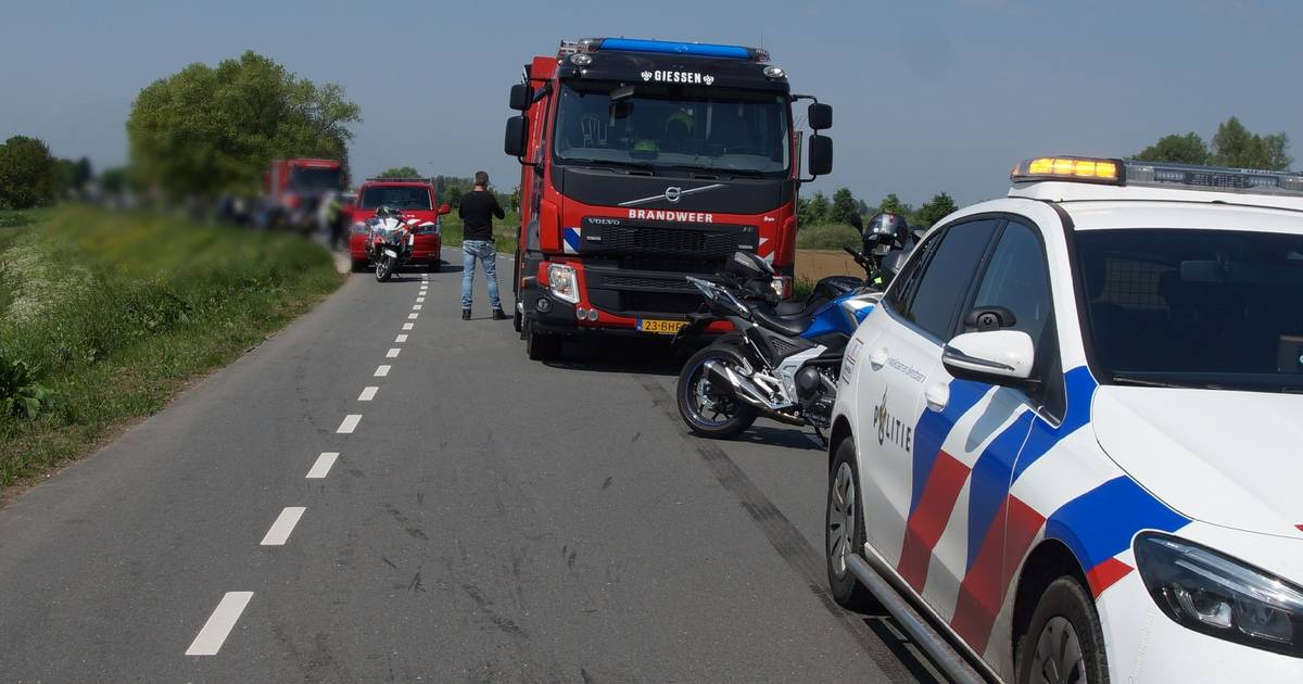 Twee motorrijders zwaargewond na ongeluk tussen vier motoren.
