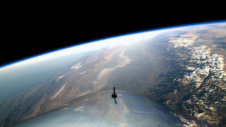 Het uitzicht uit SpaceShipTwo, een raketvliegtuig voor ruimtetoerisme.