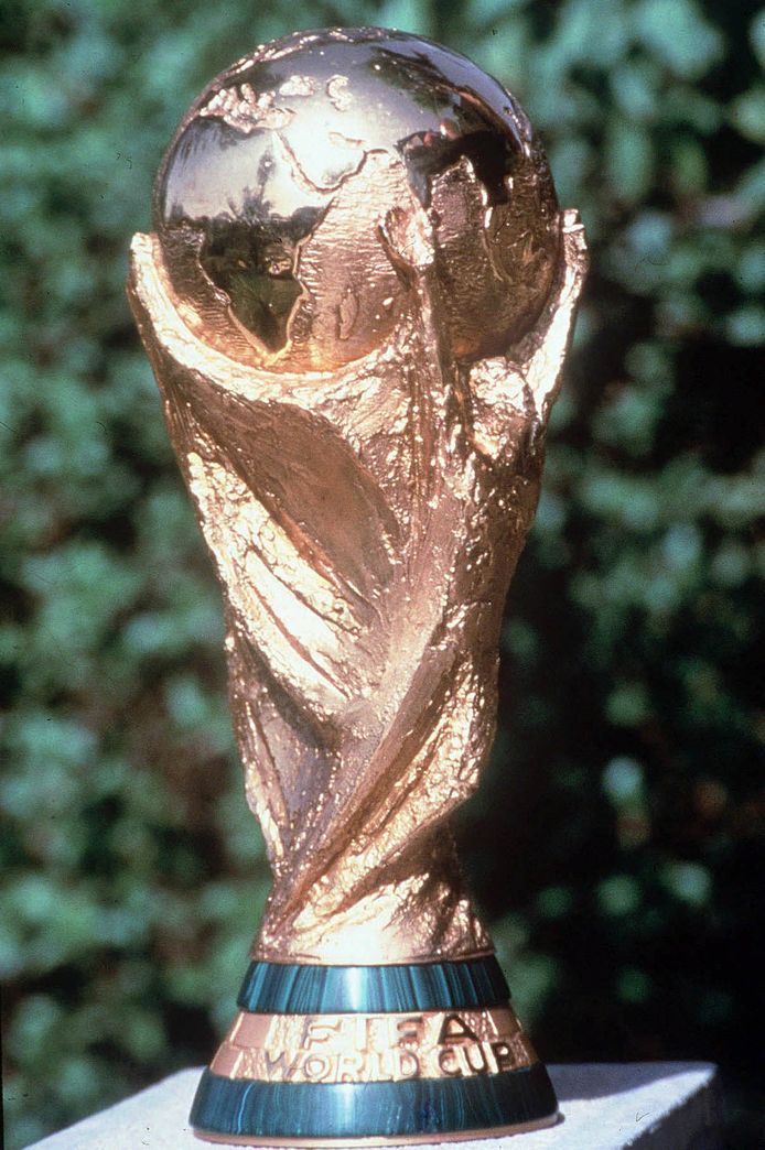 De FIFA-wereldbeker die onze Duivels kunnen binnenhalen in Rusland. 36 centimeter hoog, gemaakt van  18 karaat puur goud, met een gewicht van 4.97 kilogram. Ontworpen door de Italiaanse beeldhouwer Silvio Gazzaniga.