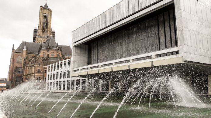 Het Arnhemse stadhuis, met op de achtergrond het Duivelshuis en de Eusebiuskerk.