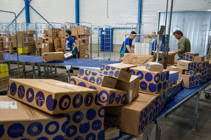 Bezorgdienst Red je Pakketje opent zevende vestiging in oude distributiehal van Jan Hendriks aan de Kempenbaan.