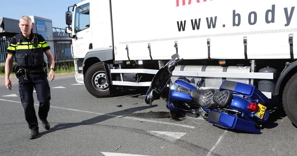Motorrijder raakt gewond bij ongeval op Newtonweg in Gorinchem.