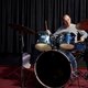 De kok die droomt over drummen in een vol stadion