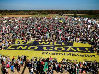 Duizenden mensen protesteren tegen ontbossing in omstreden Duits bos