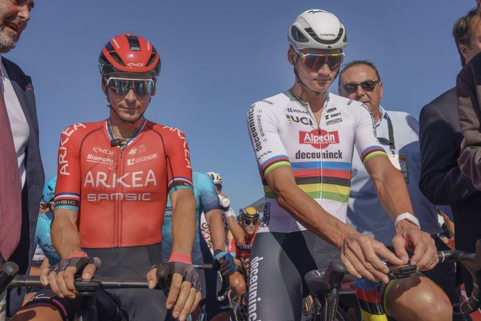 ETTEN-LEUR - World champion Mathieu van der Poel during the Pro Cycling  Tour Etten-Leur. Van der Poel shows for the first time his rainbow jersey  that he won during the World Cycling