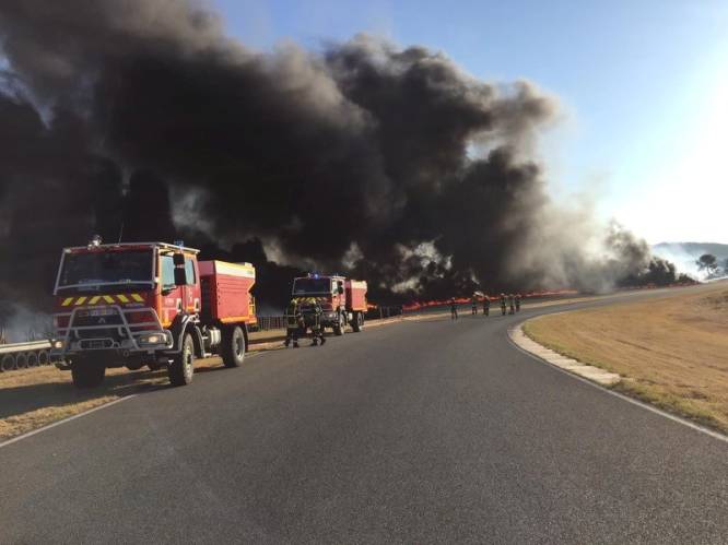 Duizenden mensen geëvacueerd en verschillende campings ontruimd in Zuid-Frankrijk door hevige bosbranden