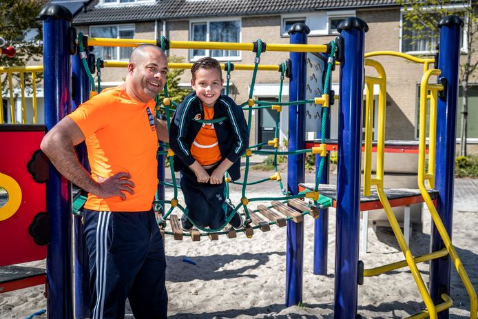 Guus Jansen rent de Spier-Run om geld op te halen voor zijn zoontje Wessel, die een spierziekte heeft.