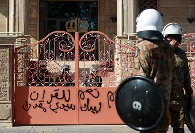 Betogers bestormen Zweedse ambassade Irak na koranverbranding