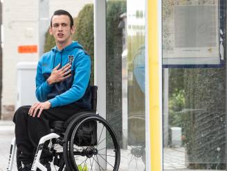 Na oproep via HLN.be schiet Vlaanderen dakloze rolstoelgebruiker Renzy (22) massaal te hulp: “Hartverwarmend gevoel, maar straf dat het nu ineens allemaal wel kan”