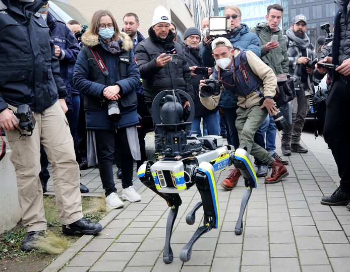 De RoboDog zal worden ingezet om het afgebrande appartementencomplex in Essen te doorzoeken