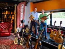 Bijna twee ton voor een onbespeelbare gitaar uit Eindhoven, dankzij krabbels van de Beatles, Stones en andere toppers