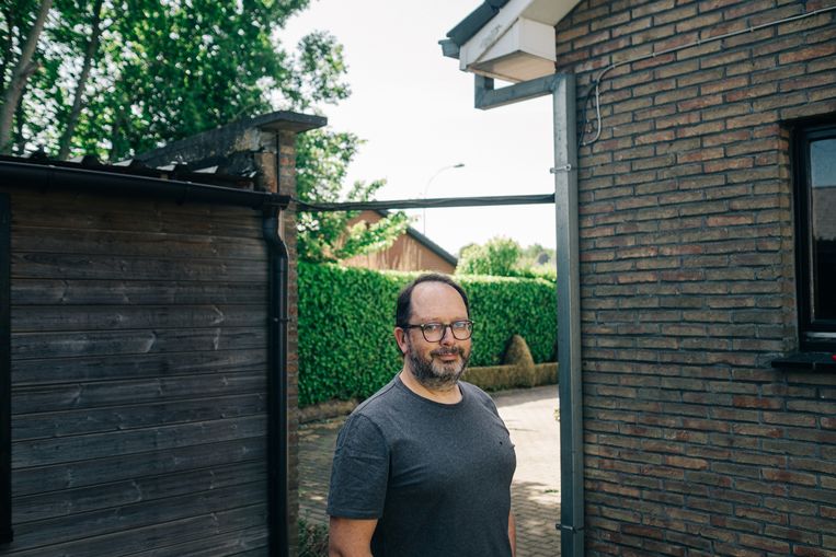 Toni De Coninck: ‘Alex weigerde in het vierde leerjaar ooit om een toets te maken. De reden? De verwarming die onophoudelijk tikte.’ Beeld Wouter Van Vooren